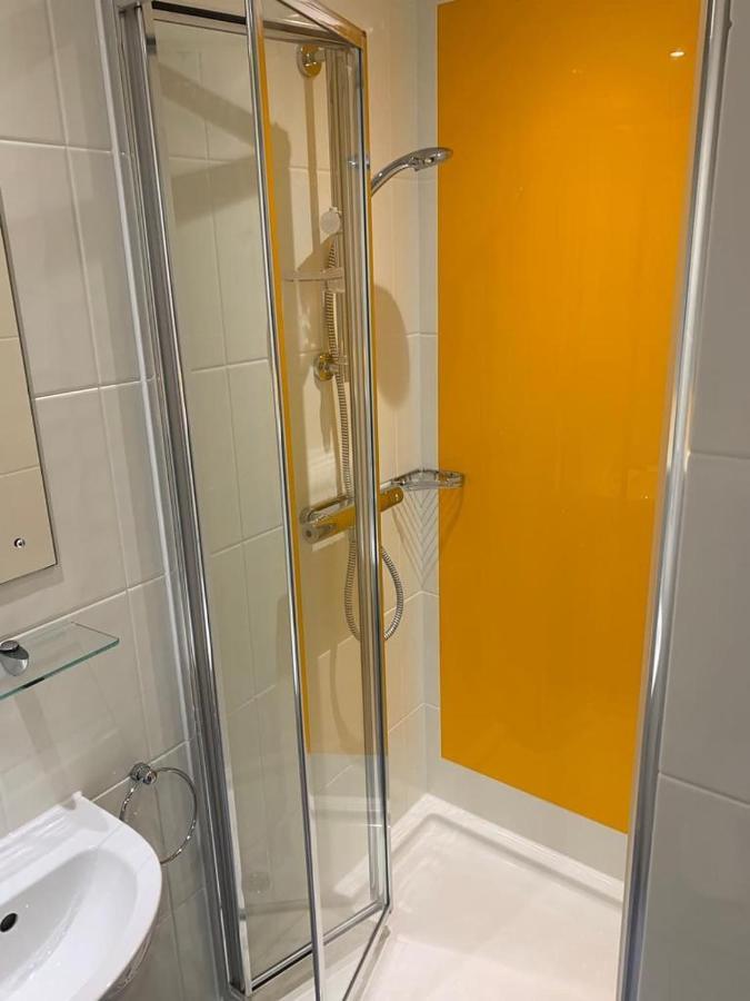 For Students Only Ensuite Bedrooms With Shared Kitchen At Cathedral Point In Winchester Exteriör bild