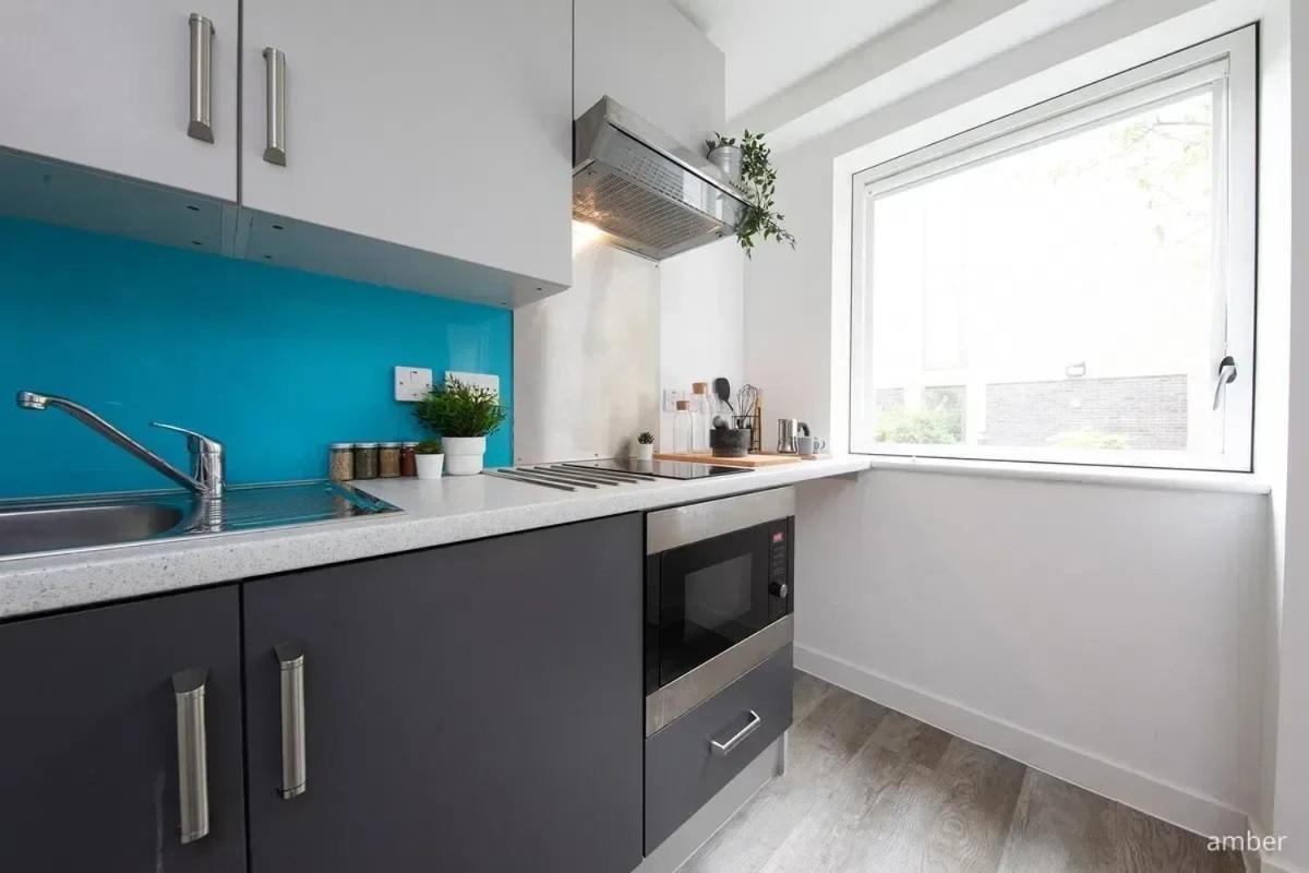For Students Only Ensuite Bedrooms With Shared Kitchen At Cathedral Point In Winchester Exteriör bild
