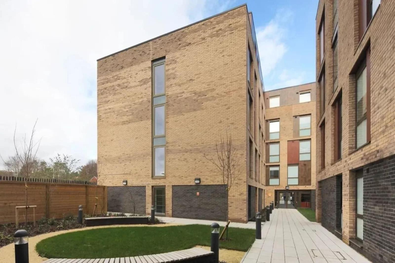 For Students Only Ensuite Bedrooms With Shared Kitchen At Cathedral Point In Winchester Exteriör bild